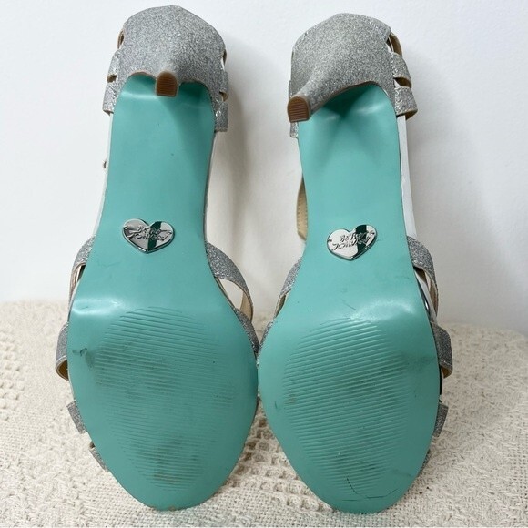 Blue by Betsey Johnson T Strap Silver Glitter Tee Heels Stiletto Sandals Bridal - Picture 11 of 12
